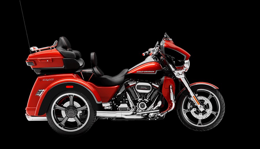 Sunset Orange & Sunset Black 2021 Harley-Davidson® CVO™ Tri Glide® FLHTCUTG