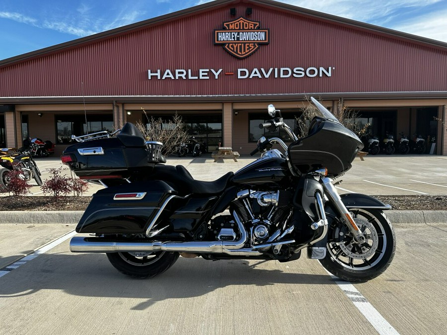 2017 Harley-Davidson Road Glide Ultra Vivid Black