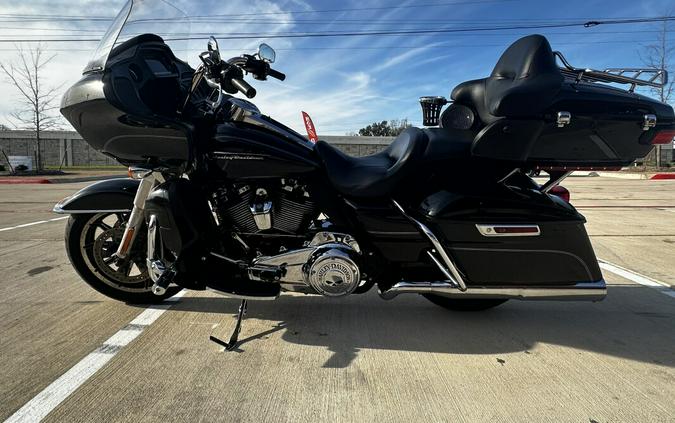 2017 Harley-Davidson Road Glide Ultra Vivid Black