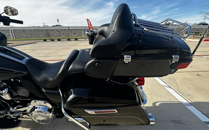 2017 Harley-Davidson Road Glide Ultra Vivid Black