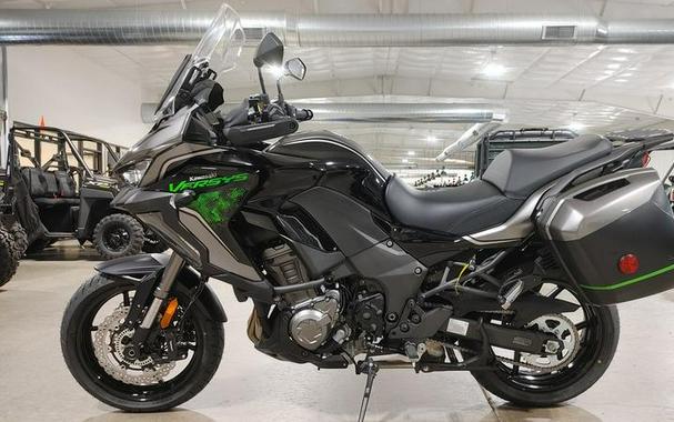 2023 Kawasaki Versys® 1000 SE LT+