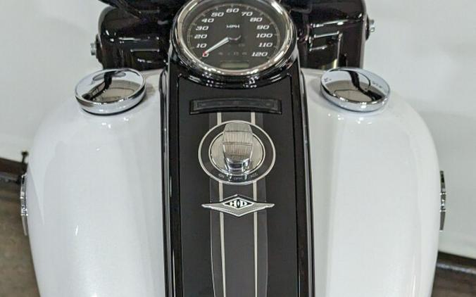 2024 Harley-Davidson Road King Special White Onyx Pearl – Black Finish