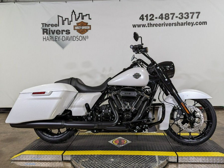 2024 Harley-Davidson Road King Special White Onyx Pearl – Black Finish