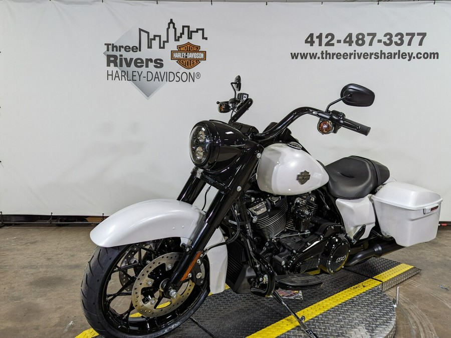 2024 Harley-Davidson Road King Special White Onyx Pearl – Black Finish