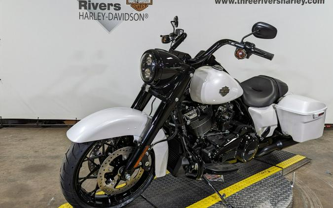 2024 Harley-Davidson Road King Special White Onyx Pearl – Black Finish