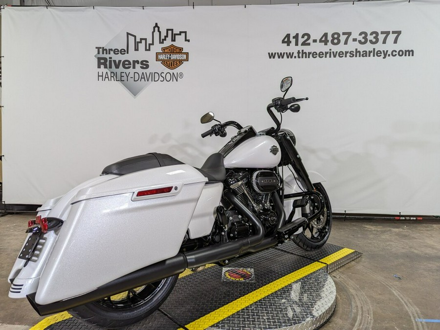 2024 Harley-Davidson Road King Special White Onyx Pearl – Black Finish