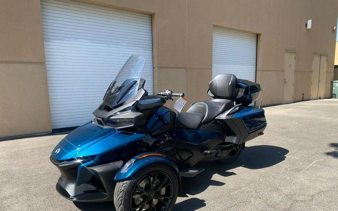 2023 Can-Am® Spyder RT Limited Dark Wheels