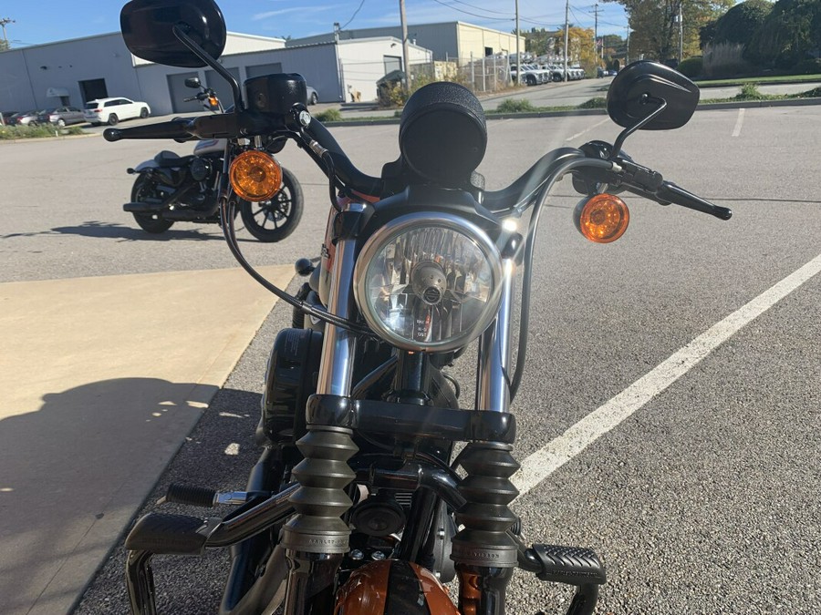 Harley-Davidson® Iron 883™ 2020 XL 883N Scorched Orange/Silver Flux
