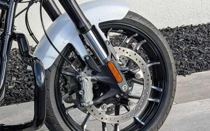 2024 Indian Sport Chief Ghost White Metallic Smoke