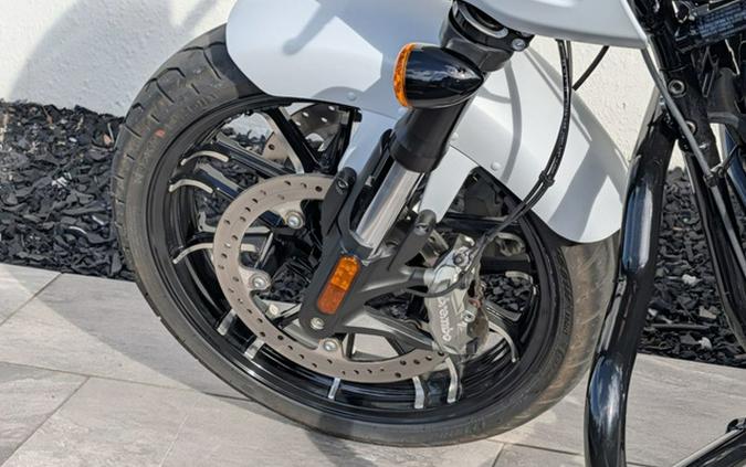 2024 Indian Sport Chief Ghost White Metallic Smoke