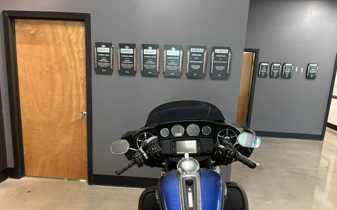 2016 Harley-Davidson® Electra Glide® Ultra Classic® Superior Blue