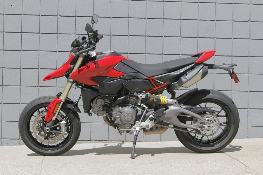 2026 Ducati Hypermotard V2