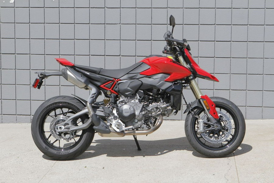 2026 Ducati Hypermotard V2