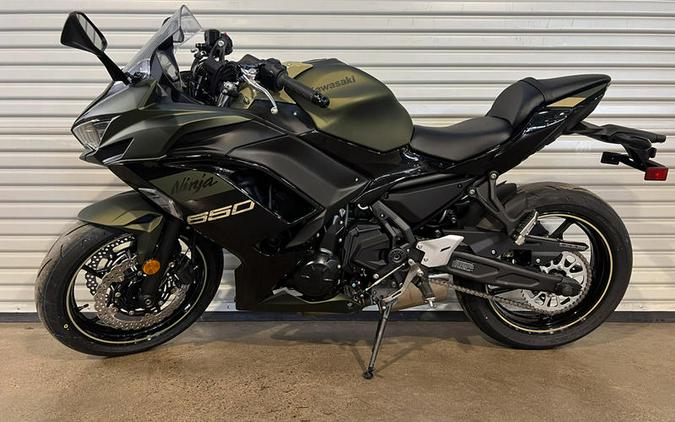 2024 Kawasaki Ninja® 650 Metallic Covert Green/Metallic Spark Black