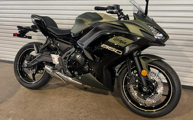 2024 Kawasaki Ninja® 650 Metallic Covert Green/Metallic Spark Black