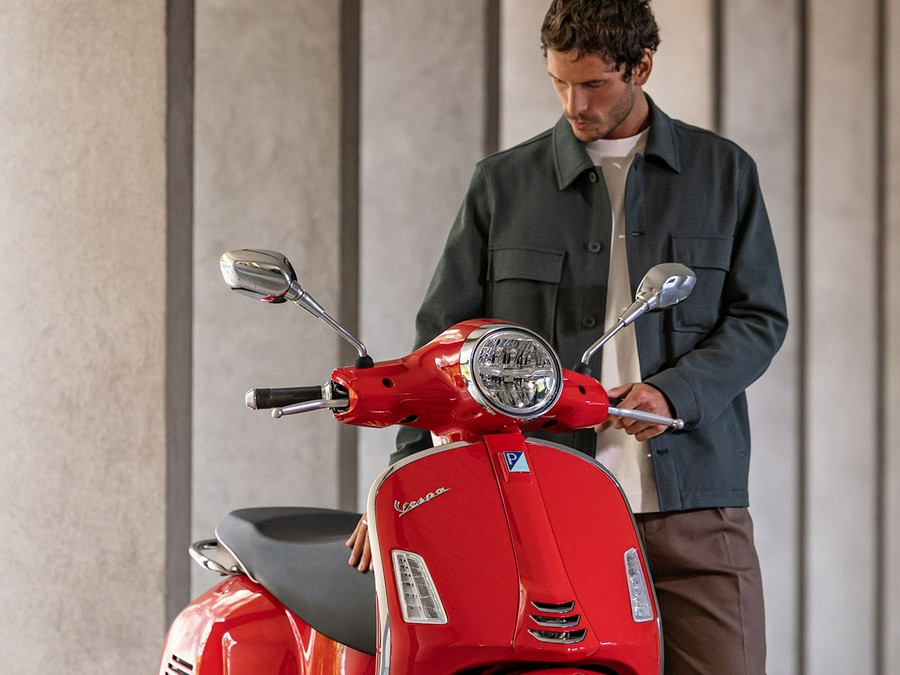 2025 Vespa GTS Super 300