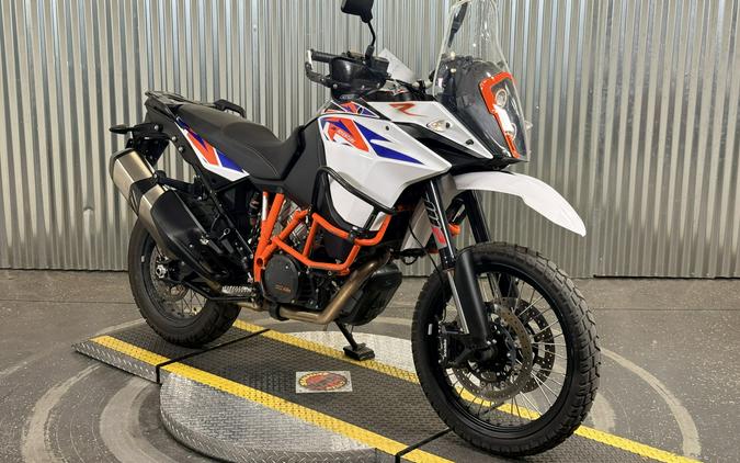 2017 KTM 1090 Adventure R Black / White