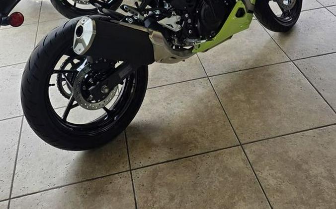 2026 Kawasaki Ninja® 500 ABS Metallic Yellowish Green/Ebony