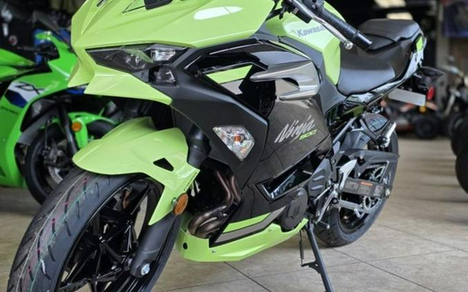 2026 Kawasaki Ninja® 500 ABS Metallic Yellowish Green/Ebony