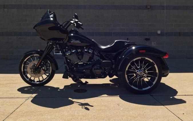 2025 Harley-Davidson Road Glide 3 Vivid Black