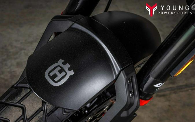 2025 Husqvarna SVARTPILEN 801