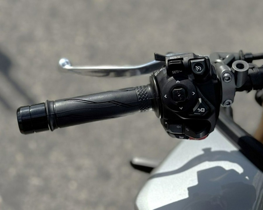 2025 Yamaha MT-09 SP