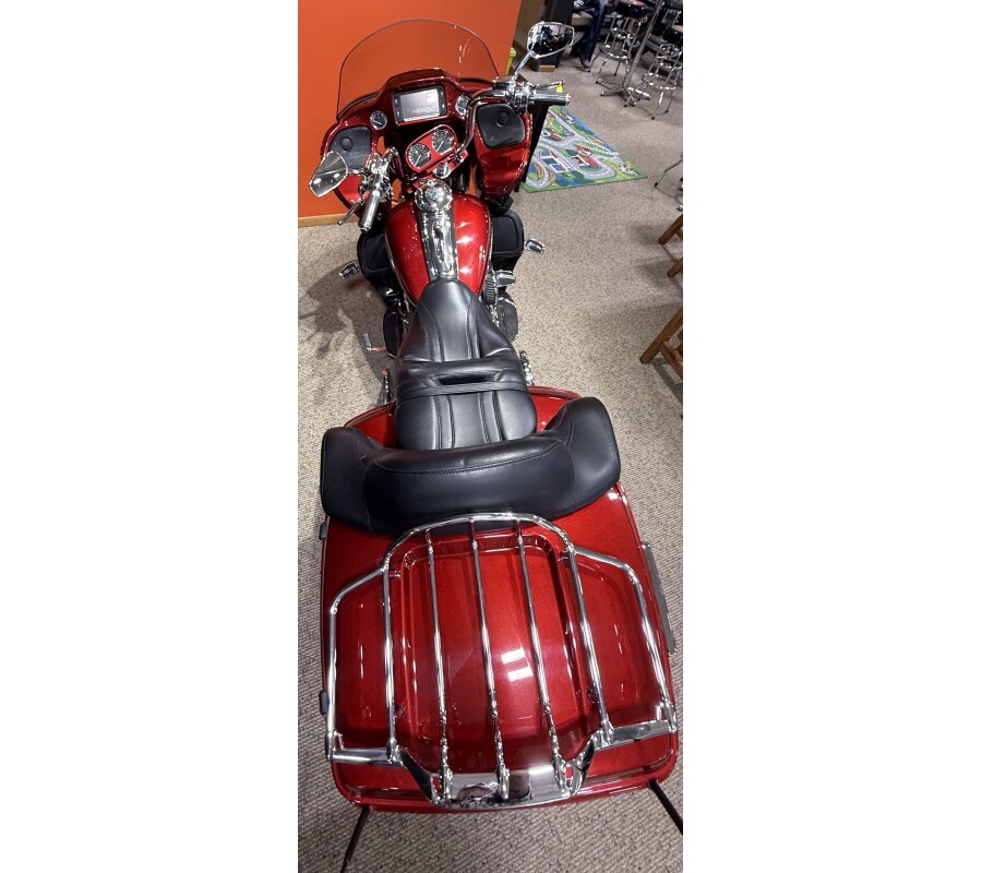 2016 Harley-Davidson® CVO™ Road Glide® Ultra Ruby Red/Palladium Silver