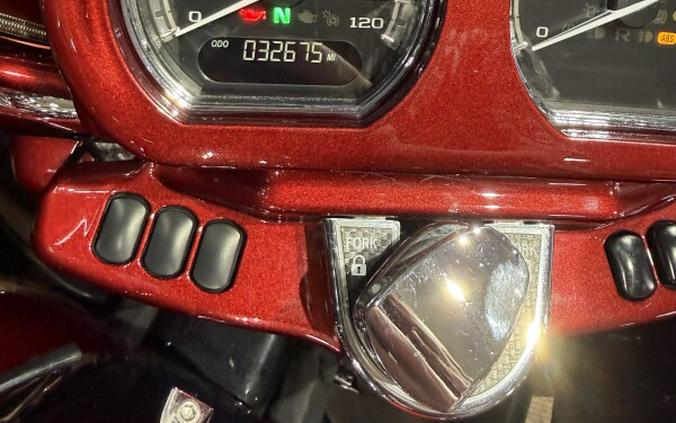 2016 Harley-Davidson® CVO™ Road Glide® Ultra Ruby Red/Palladium Silver