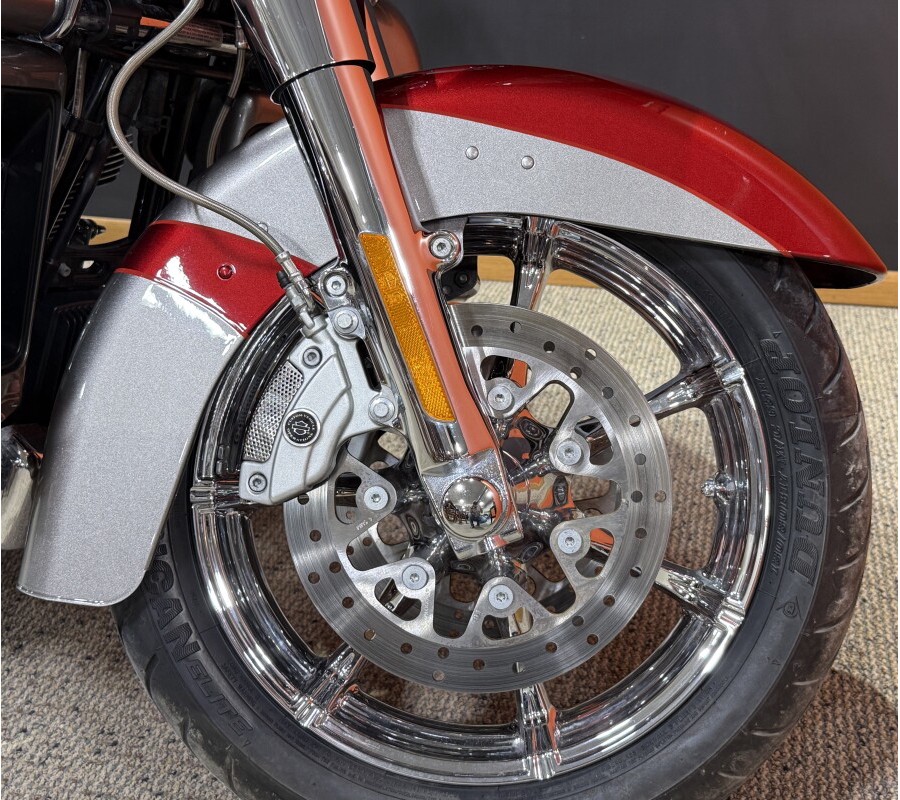 2016 Harley-Davidson® CVO™ Road Glide® Ultra Ruby Red/Palladium Silver