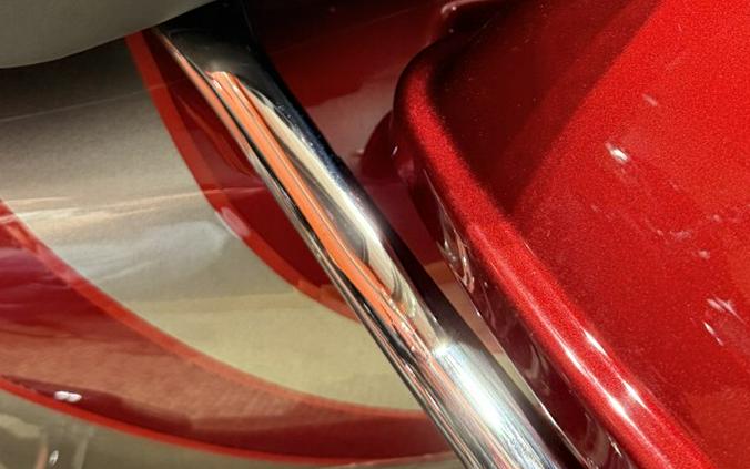 2016 Harley-Davidson® CVO™ Road Glide® Ultra Ruby Red/Palladium Silver