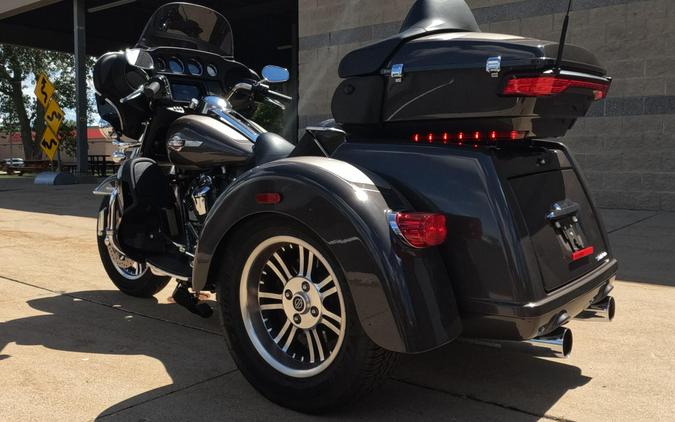 2023 Harley-Davidson Tri Glide Ultra CHARRED CRIMSON