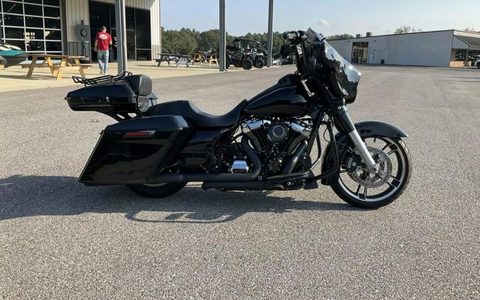 2017 Harley-Davidson Street Glide FLHX