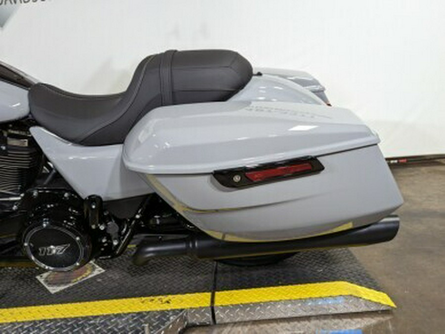 2024 Harley-Davidson Road Glide® Billiard Gray – Black Finish