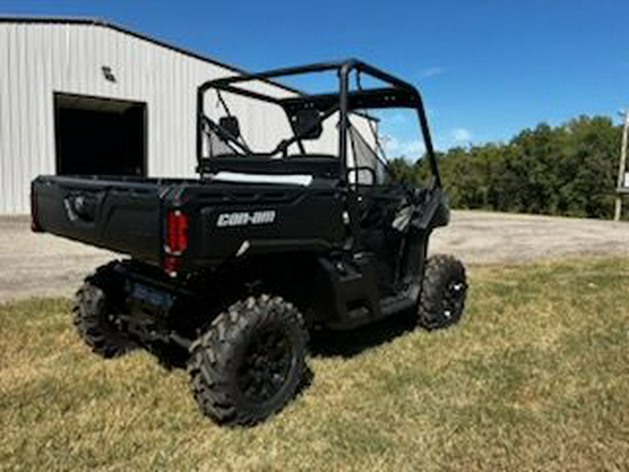 2024 Can-Am Defender DPS HD10