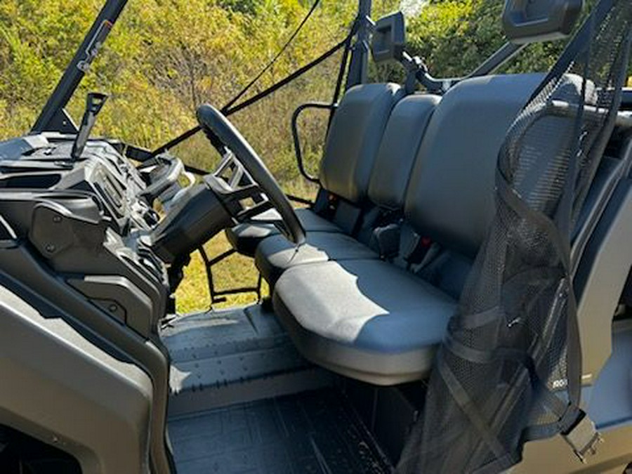 2024 Can-Am Defender DPS HD10