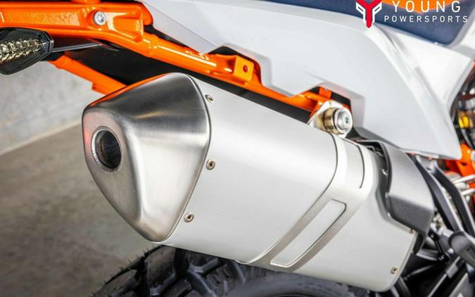 2025 KTM Adventure 890 R