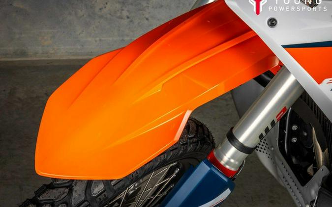 2025 KTM Adventure 890 R