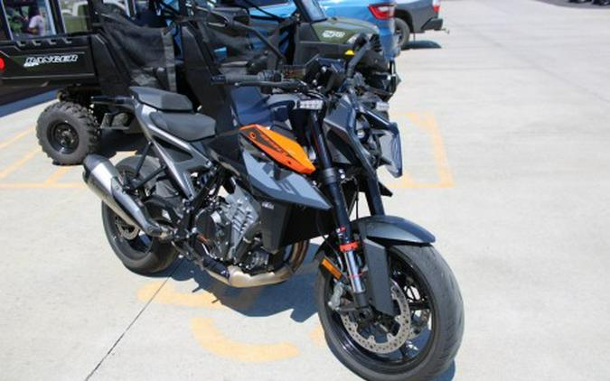 2024 KTM 990 Duke