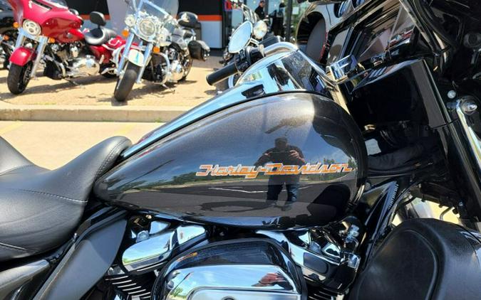 2019 HARLEY-DAVIDSON® FLHTKL ULTRA LIMITED LOW