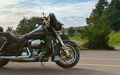 2019 HARLEY-DAVIDSON® FLHTKL ULTRA LIMITED LOW