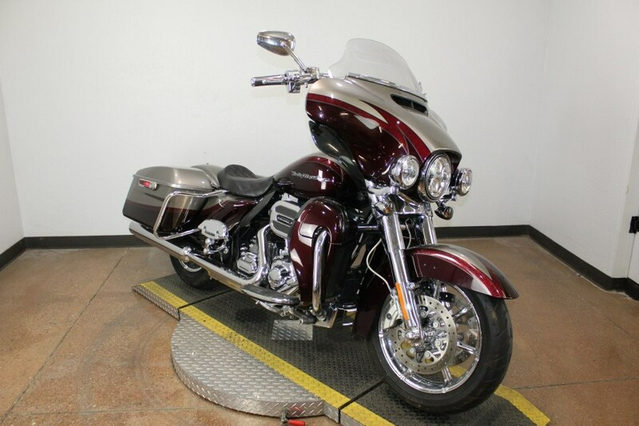 Harley-Davidson® CVO™ Ultra Limited 2015 FLHTKSE 954731N PAL SLVR/MAROON W/ PINSTRIP