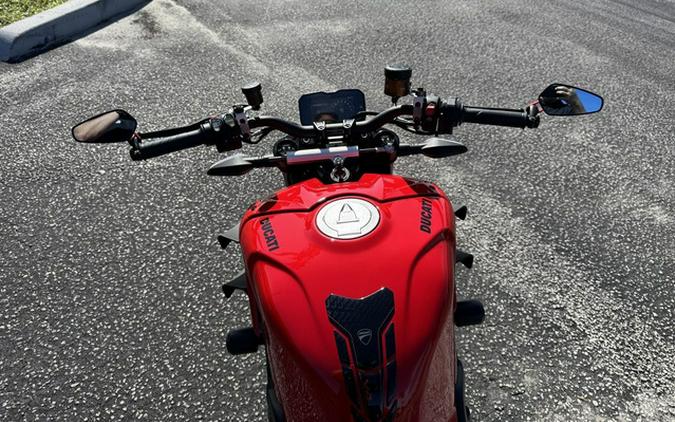 2023 Ducati Streetfighter V4 Ducati Red