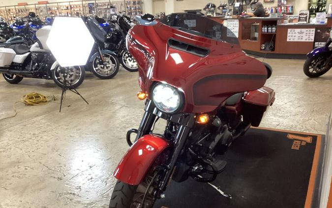2023 Harley-Davidson Street Glide Heirloom Red Fade FLHXSANV