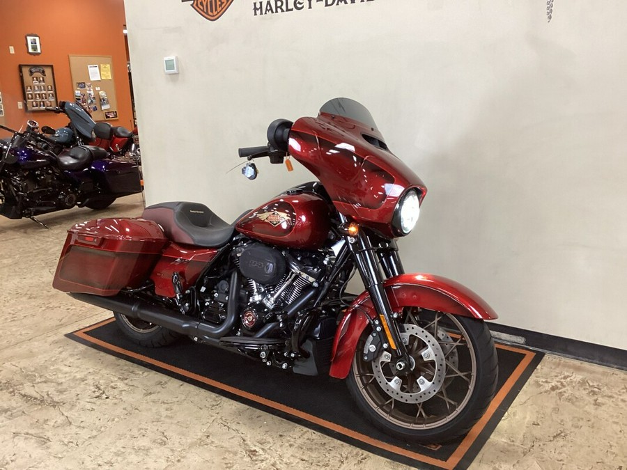 2023 Harley-Davidson Street Glide Heirloom Red Fade FLHXSANV