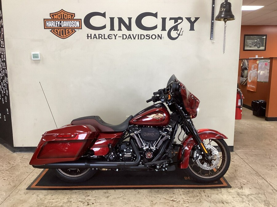 2023 Harley-Davidson Street Glide Heirloom Red Fade FLHXSANV