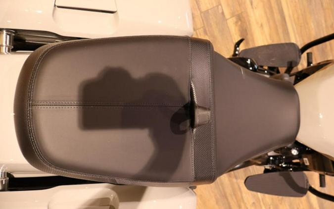 2026 Indian Motorcycle® Challenger® Dark Horse® 112 Chalk with Black Metallic