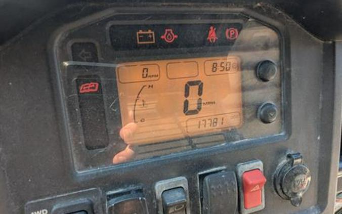 2011 John Deere Gator™ XUV 825i