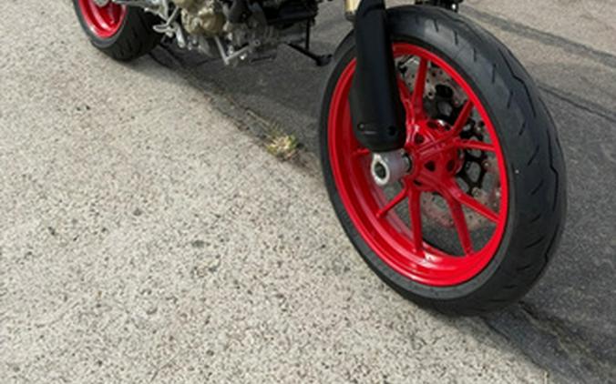 2027 Ducati Hypermotard 698 Nera