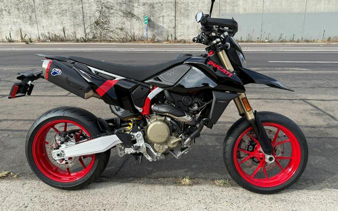 2027 Ducati Hypermotard 698 Nera