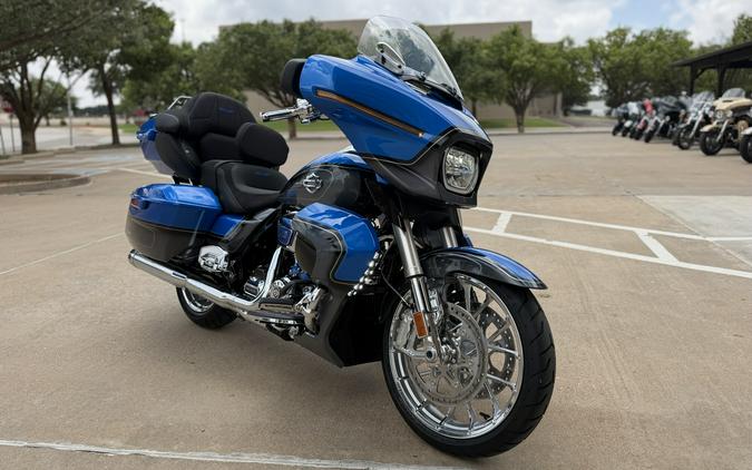 2026 Harley-Davidson® CVO Street Glide Limited Electric Coast CVO Two-Tone